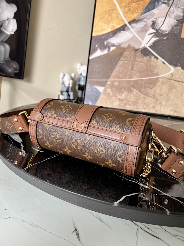 ルイヴィトンバッグ側面デザイン